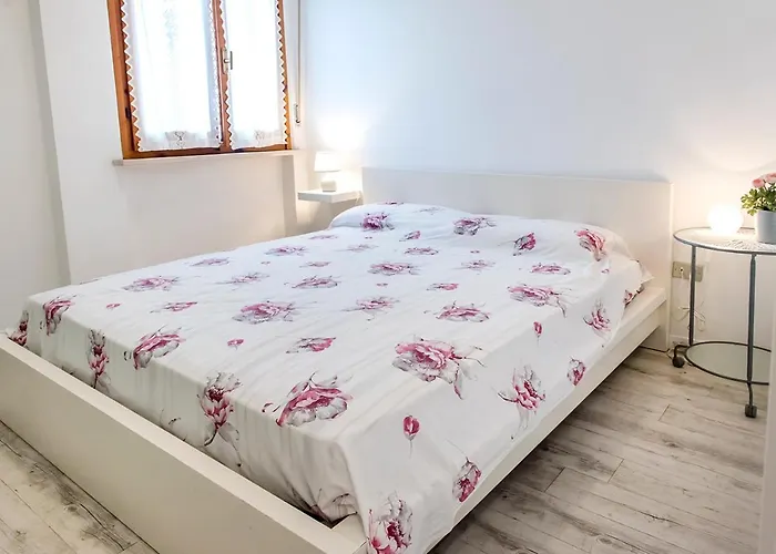 M330 - Marcelli, Bilocale Al Secondo Piano Con Terrazzo Vista Mare *