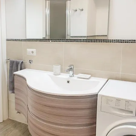 M330 - Marcelli, Bilocale Al Secondo Piano Con Terrazzo Vista Mare * Numana